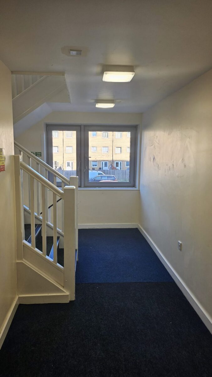 33 Hillview, Defence Close