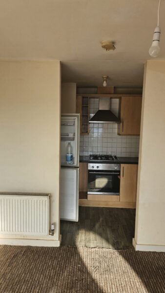 33 Hillview, Defence Close
